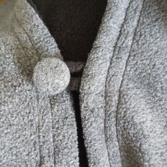 Charcoal gray/black outerwear cloak, cape, fleece wrap, coat, jacket, no tags - Picture 4 of 4